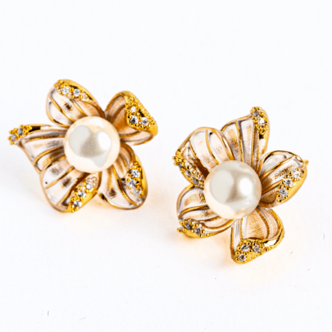 Bijuterii cu Perle - Floare de lumina – Cercei cu perla naturala si design floral