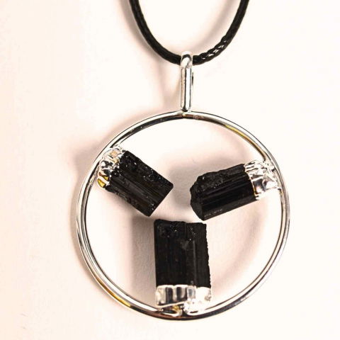 Colier cu pandantiv rotund si 3 pietre naturale de turmalina – Protectie si Energie