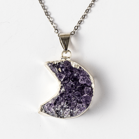 Colier Argintiu cu Ametist Druzy Semiluna – Claritate si Echilibru