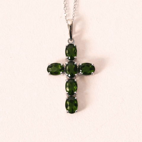 Bijuterii din Argint 925 cu pietre naturale - Colier cruce din Argint 925 rodiat cu Moldavit natural fatetat – protectie energetica si intuitie