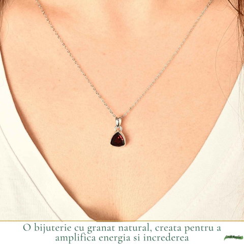 Colier Argint 925 cu Granat Triunghi – Putere si Echilibru Interior [1]