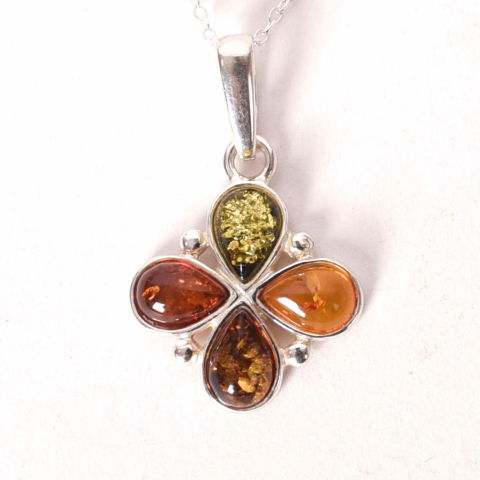 Colier argint 925 cu trifoi si chihlimbar natural – Energie solara si noroc