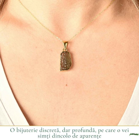 Colier Moldavit Brut Neuniform din Argint 925 Placat Aur – Transformare si Claritate [1]