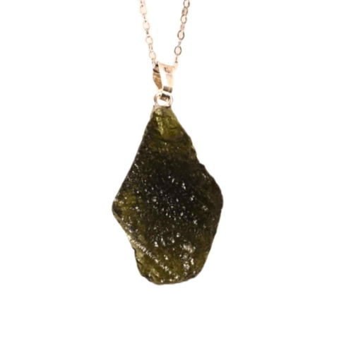 Protectie - Colier Argint 925 cu MoColier Argint 925 cu Moldavit natural brut 2.9 g – prezenta, sens si spatiu pentru tineldavit natural brut 2.8 g – simbol al schimbarii asumate si al echilibrului