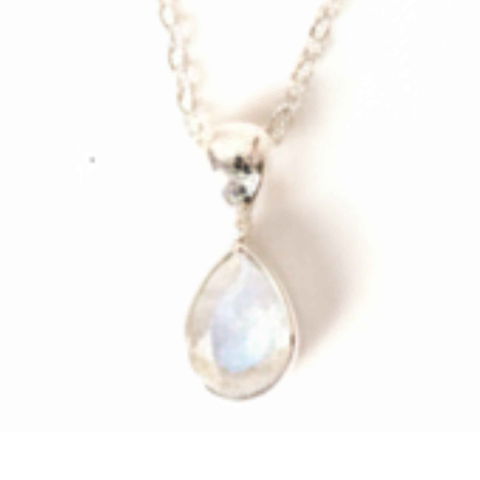 Piatra lunii - Colier Argint 925 cu Piatra Lunii Lacrima fatetat– Delicatete si Intuitie Feminina