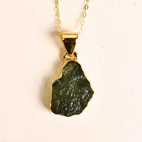 Echilibrare Energetica - Colier Argint 925 placat aur 18k cu Moldavit natural brut 2.36 g – talisman de transformare