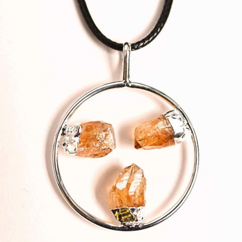 Cristale pentru zodii - Colier cu pandantiv rotund si 3 pietre de Citrin – Abundenta si Energie Pozitiva