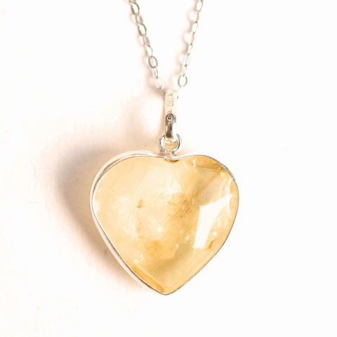 Energie si Bucurie Zilnica – Colier Inima cu Citrin si Argint 925