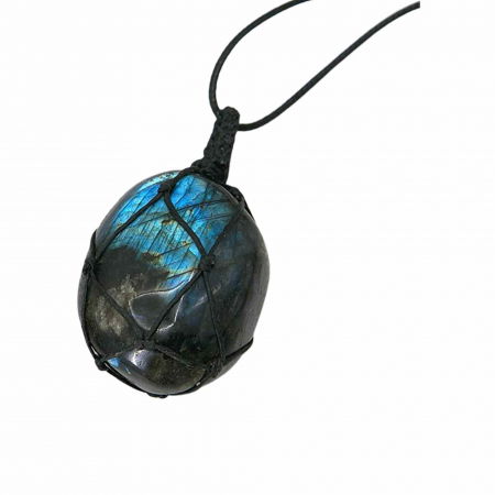 Meditatie si Spiritualitate - Colier cu cristal Labradorit in forma ovala, infasurat intr-o plasa de franghie neagra – o piatra semipretioasa pentru meditatie, intuitie, imaginatie