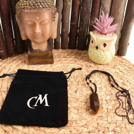 Colier cu cristal vindicator Ochi de Tigru, in forma hexagonala cu dublu varf – pentru protectie, vointa si noroc. [3]