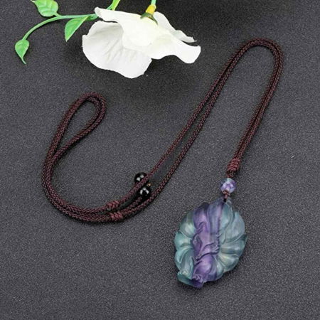 Colier cu pandantiv chip de vulpe din cristal vindecator Flourit – semnificatia pandantivului: intelepciune, frumusete, inteligenta, adaptabilitate si oportunitate [5]