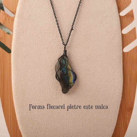 Colier cu pandantiv din labradorit natural pentru barbati si femei - Cristal neregulat lucrat manual, invelit cu sarma in model neregulat - O piatra semipretioasa pentru meditatie, intuitie si imaginatie [2]
