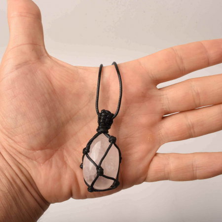 Colier cu Pandantiv din Piatra Cuart Roz si Sfoara Impletita, Bijuterie pentru Meditatie si Yoga, Cadou Special pentru Femei [1]