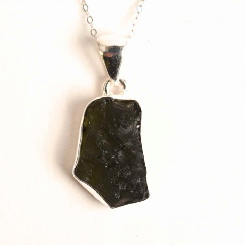 Colier din argint 925 cu moldavit natural – Trezire spirituala si protectie interioara [0]