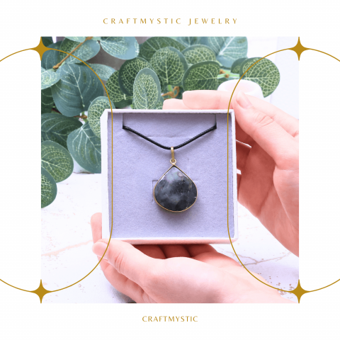 Colier Auriu Ajustabil cu Pandantiv Labradorit Lacrima pentru Protectie [1]