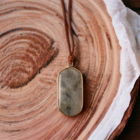 Colier Boho cu Snur de Piele Lucrat Manual si Pandantiv cu Labradorit Natural [5]