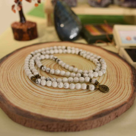 Colier-Bratara Mala din Turcoaz Alb cu 108 Margele - Eleganta si Spiritualitate intr-un Singur Accesoriu [1]