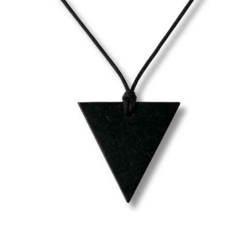 Bijuterii Semiprețioase - Colier cu Pandantiv Triunghiular din Shungit Natural – Protectie Energetica si Echilibru Interior