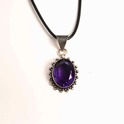 Gemeni - Colier Ametist Fatetat Oval Floare – Eleganta si Calm Interior