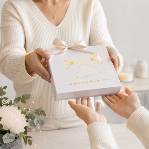 Set Gua Sha si Roller din Cuart Roz Natural – Frumusete, Relaxare si Energie Pozitiva [1]