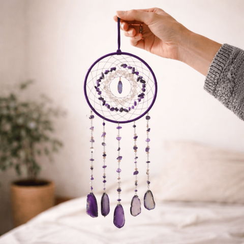 Dreamcatcher cu ametist, cuart transparent si agat – un simbol al claritătii si linistii interioare [1]