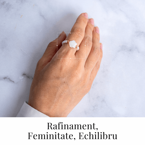 Bijuterie fina cu simbol floral – Inel cu perle si trandafir alb [1]