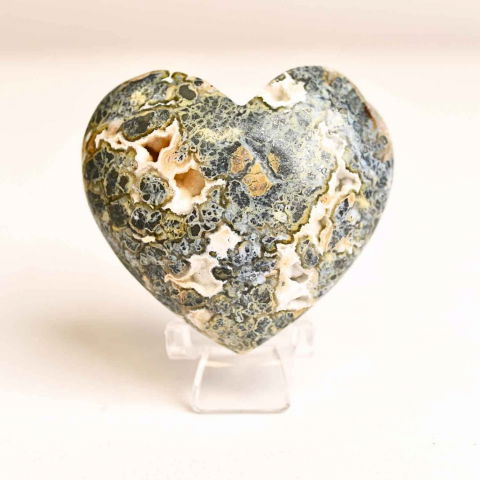 Vârfuri de Cristal - Inima care linisteste furtunile – Marcasit indonezian sculptat manual