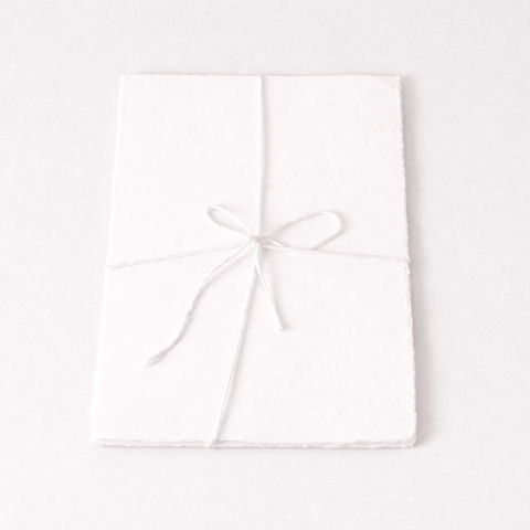 Jurnale din piele - Hartie alba vintage 22x29.5 cm – un spatiu pur pentru ganduri scrise cu intentie