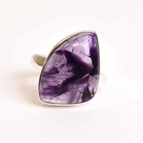 Cristale pe beneficii - Inel argint 925 cu Atomic Trapiche Ametist triunghiular – Protectie si Claritate