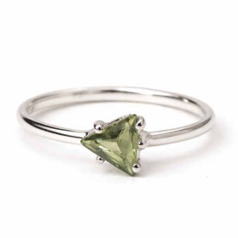 Bijuterii Semiprețioase - Inel Argint 925 cu Moldavit Fatetat Triunghi – Claritate si Energie