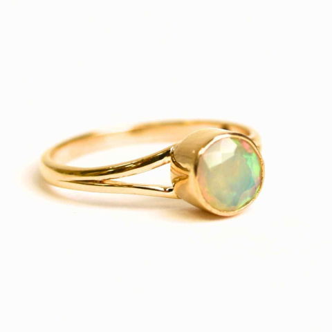 Balanta - Inel Argint 925 placat cu aur 18K cu Opal Etiopian fatetat – Lumină și Magie Interioară