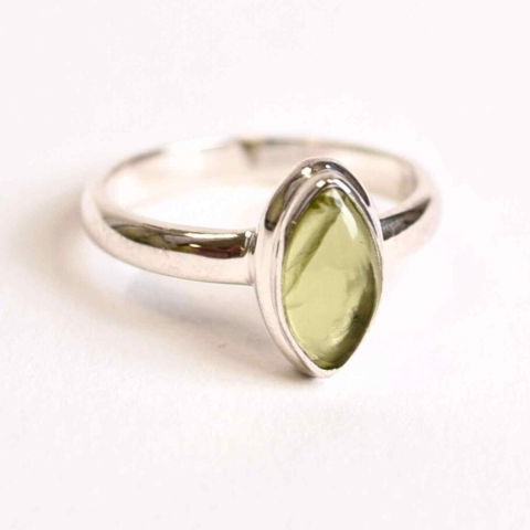 Pesti - Inel argint 925 cu Peridot natural forma delica– Vitalitate si Prosperitate