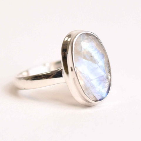 Inel Argint 925 cu Piatra Lunii Fatetat Ovala – Intuitie si Echilibru Emotional [0]