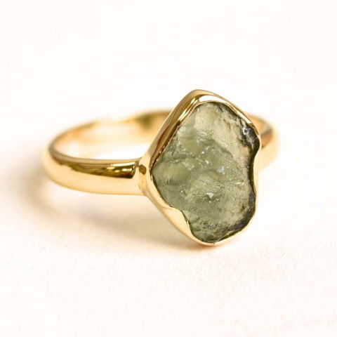 Inel argint 925 placat aur 18k cu Moldavit natural brut – Bijuterie rara cu piatra transformarii [0]