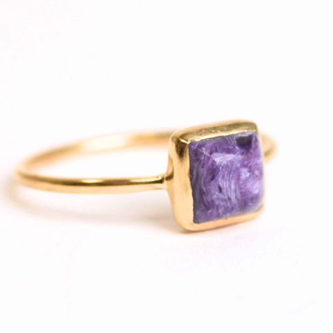 Charoite - Inel Argint 925 placat cu Aur 18K cu Charoite Patrat – Transformare Spirituala si Liniste Interioara