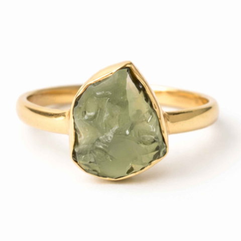 Echilibrare Energetica - Inel argint 925 placat cu aur de 18k moldavit brut M6.5/52 – energie intensa si transformare profunda