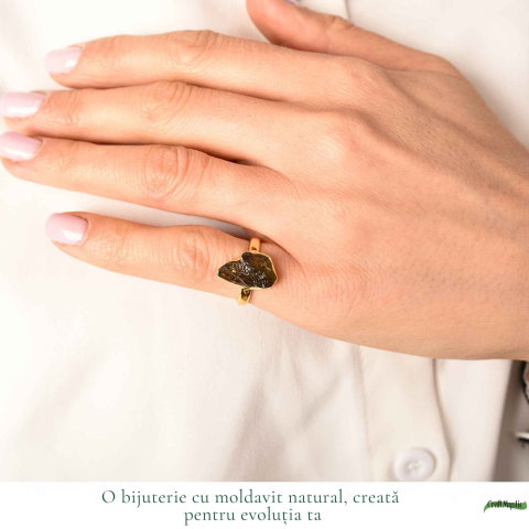 Inel argint 925 placat cu aur de 18k si moldavit brut M5/49 – energie intensa si transformare autentica [1]