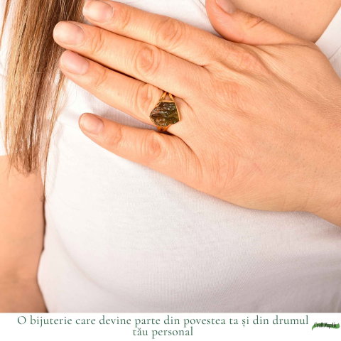 Inel elegant cu Moldavit Brut – Argint 925 Placat Aur 18K, M9.5/61- Protectie si Crestere Interioara [1]