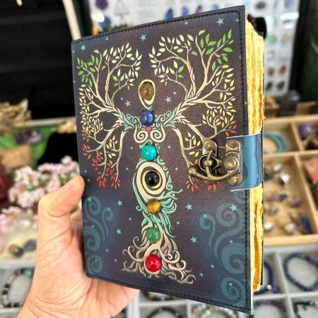 Jurnal vintage pentru magie model "Book of Shadow"  cu 7 pietre pentru cele 7 chakre - Jurnal cu inchidere cu lacat, handmade din piele vintage, cadou pentru femei si barbati [5]
