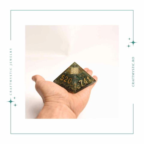 Piramida Orgonica cu Simboluri Zibu si Jad Verde – Energia Secreta a Echilibrului [2]