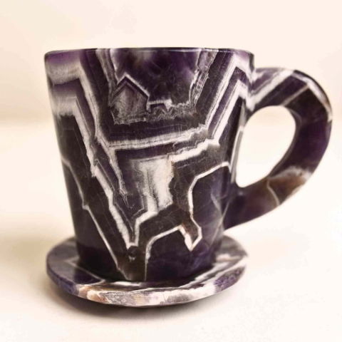 Ametist - Cana din Ametist Chevron cu suport – Un ritual al rafinamentului spiritual