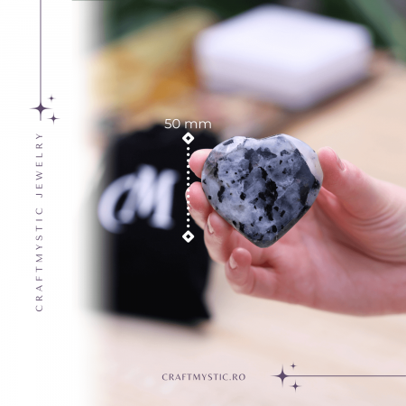 Inima Sculptata Manual de 50mm din Piatra Lunii Curcubeu Naturala [1]