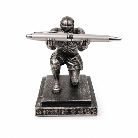 Suport cu Pix / Stilou Cavaler Medieval din Rasina – Organizare Eleganta si Inspiratie pentru Birou [6]
