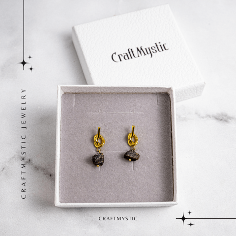 Talisman al Curajului – Cercei cu Granat si Nod Elegant [7]