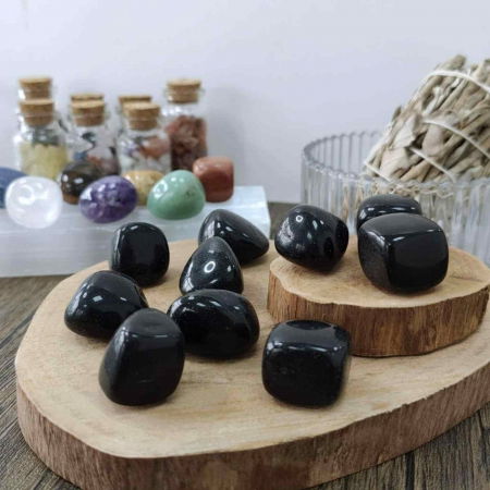 piatra-din-obsidian-negru-polisat-3-4cm-ideala-pentru-reiki-si-vindecare-energetica [5]