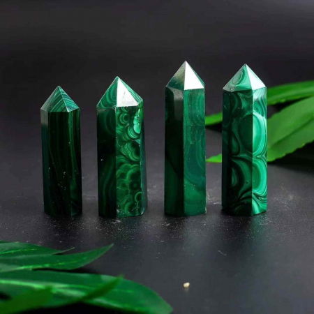 Turn din cristal natural Malachit 6-7 cm: Energie purificatoare si transformarea vietii tale [6]