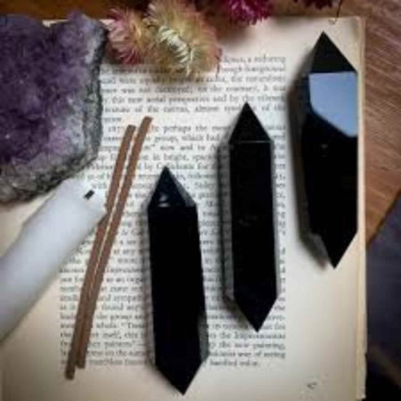 Turn Hexagonal Dublu Varf din Obsidian Negru inaltime de 7-9 cm - cristal de protectie puternic, care actioneaza ca un scut impotriva negativitatii si a stresului [5]