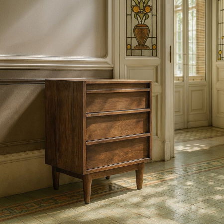 Garrel - Comodă din lemn de mango maro cu trei sertare și picioare conice Garrel – vedere frontală, trei sertare, picioare conice, ramă subțire.