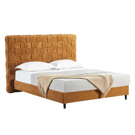 Fotolii in Stil Scandinav - pat modern tapițat, tăblie înaltă, catifea camel, ideal pentru dormitor elegant