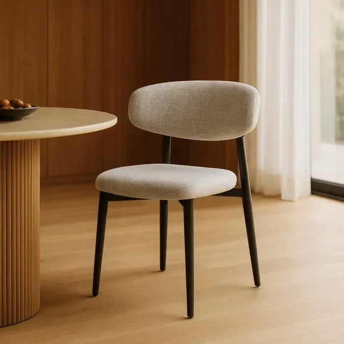 Set 2 scaune gri tapițate cu picioare negre metalice – design modern Ixia